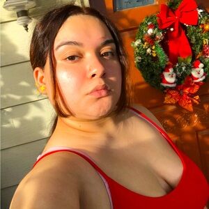 Meet your Poshmark, Carmen Munoz! :)